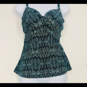 NWOT Caribbean Joes Women’s Tankini top size 14